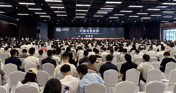东方船影视参会：AI破界·短剧新生大会场.jpg